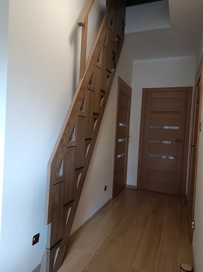 Realizacja - drewniane schody składane na ścianę nr 10